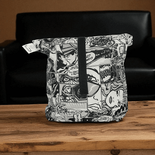 Képregényes fekete fehér uzsonnás zsák