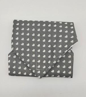 Újraszalvéta, szendvics csomagoló - szürke alapon szívek